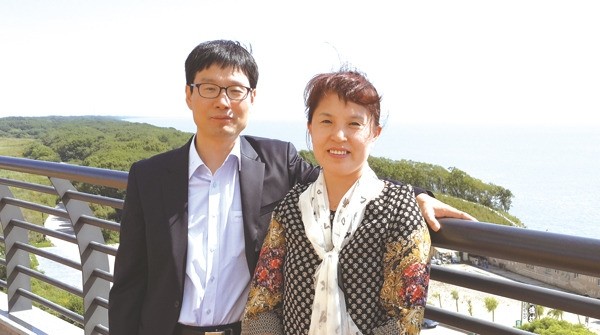 결혼 후 처음으로 2013년 9월 7일 아내 허광옥(동포세계신문 발행인)의 고향 흑룡강성 밀산시를 방문하고, 흥개호에서 함께 아내와 찍은 사진입니다. 