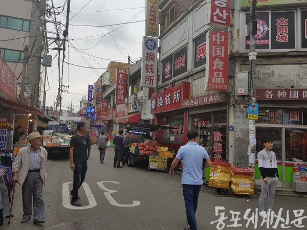 10월 3일 영화 범죄도시가 개봉 될 때 영화 배경지가 된 거리봉동의 중국동포거리 현재 모습이다. 