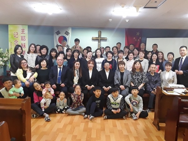 서울중국인교회 교인들, 2017년 부활절 예배를 마치고