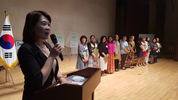 왕지연 한국이주여성연합회 회장이 투표참여 소감을 발표하고 있다