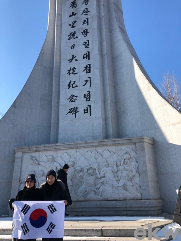 청산리대첨 기념비 앞에서/ 사진=중국동포지원센터