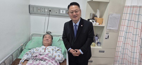 28일 전국동포연합총회 수석부회장이 강용원씨가 입원해 있는 입원실을 찾자 강씨는 환한 웃음으로 반겨주며 감사인사를 하였다. 강씨는 6월 26일 위급한 상황에서 전국동포총연합회 도움으로 서울적십자병원에서 긴급진료를 받고 두 달간 입원치료를 받고, 29일 퇴원 후 중국으로 귀국할 예정이다.